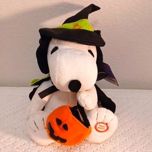 Snoopy Witch Peanuts Halloween Plays music